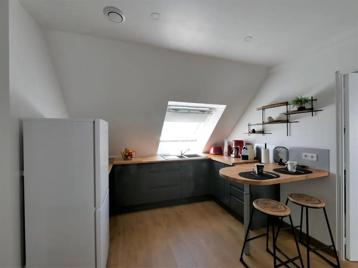 Le Champ Michel - Appartement Lumineux Et Cosy Chevaigne 0*,  Frankrike
